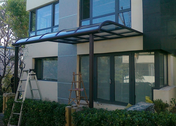 鋁合金陽臺窗戶遮陽雨棚安裝步驟是什么？
